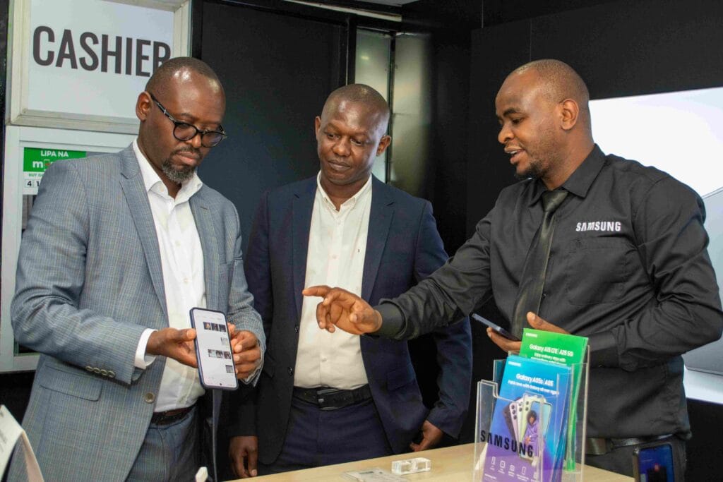 (Left-Right)Head of Mobile Experience Samsung Electronics East Africa Anthony Hutia with James Karanja Managing Director at Ropem Experiencing new Samsung Products at the new store