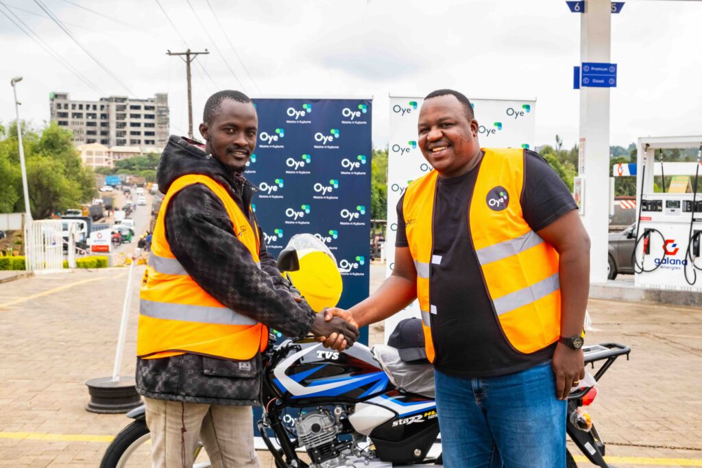 L-R: Maisha Nikujituma Campaign winner Stephen Kimakon receives his motorcycle from Oye Co-Founder and CEO Kevin Mutiso.