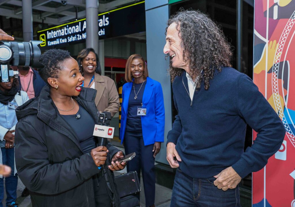 Lifestyle journalist Kalondu Musyimi of Mpasho interviews Kenny G at Jomo Kenyatta International Airport on Thursday, 25 September. Looking on are Somoina Kimojino, General Manager, Group Events at Radio Africa Group, and Lilian Onyach, Head of Marketing and Corporate Communications at Stanbic Bank Kenya.