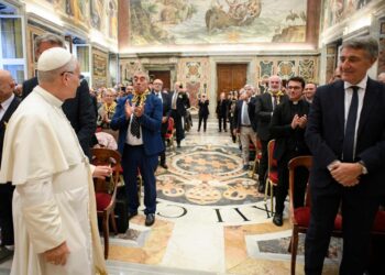 Pope Leo with members of Italy's Anti-Usury Council (@Vatican Media)