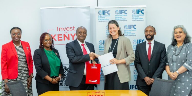 LtoR Olivia Rachier, Director Corporate Services,Sylvia Mwago, Head of Communication John Mwendwa, CEO, Invest Kenya Gillian Rogers – Principal Country Officer - Kenya, IFC, Markus Kimani – Operations Officer, Country Advisory and Economics, IFC Paramita Dasgupta – Manager, Country Advisory and Economics, Eastern and Southern Africa, IFC