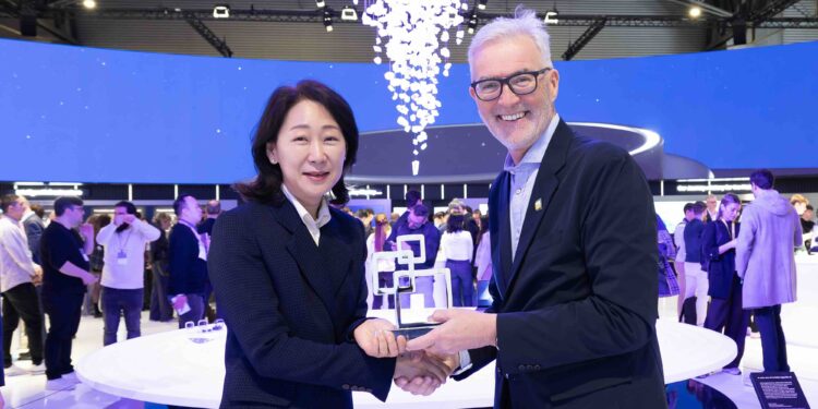 Samsung Galaxy S26 Ultra secures top honor for groundbreaking and impactful mobile technology.