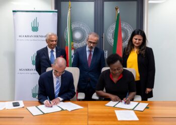 Ambassador designate of Portugal to Kenya, Paulo Pocinho & Aga Khan Foundation Kenya CEO Susan Otieno during a partnership signing to advance coastal resilience and sustainable development in Kenya. Looking on is Diplomatic Representative of the Ismaili Imamat to Portugal Comendador Nazim Ahmad, Minister of State and Foreign Affairs of the Portuguese Republic H.E Paulo Rangel & Aga Khan Development Network KE Management & Programme Liaison Officer Shafana Rajani-Kanani.
